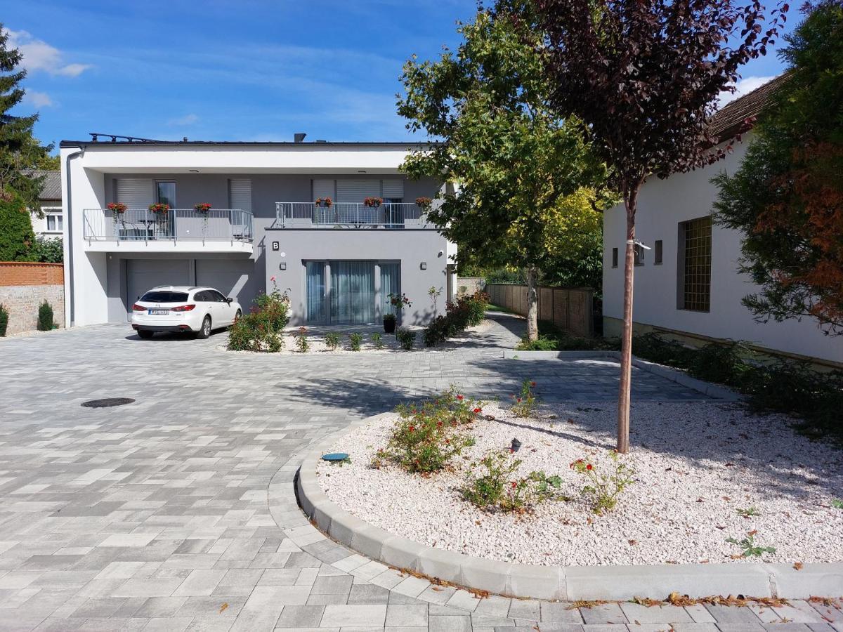 Linden Apartman 001 - Adults Only Mosonmagyaróvár Exterior foto